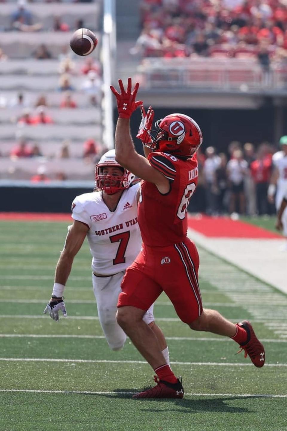 Utah Utes tight end Dalton Kincaid (86) catches a pass against Southern Utah safety Mitchell Price (7).