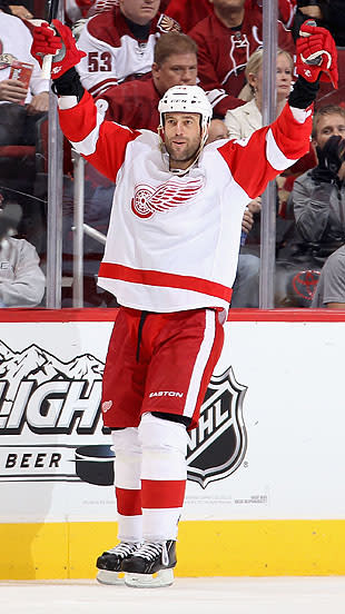 Todd Bertuzzi's emphasis on defense draws praise from Red Wings teammates 