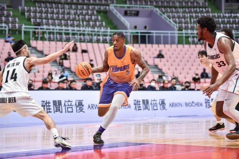 洋將威廉斯(Troy Williams)在4戰中，出賽3場分別繳出50、37、47分。官方提供