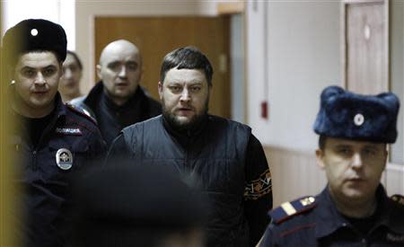 Yury Zarutsky (C) arrives for a court hearing in Moscow December 3, 2013. REUTERS/Maxim Shemetov