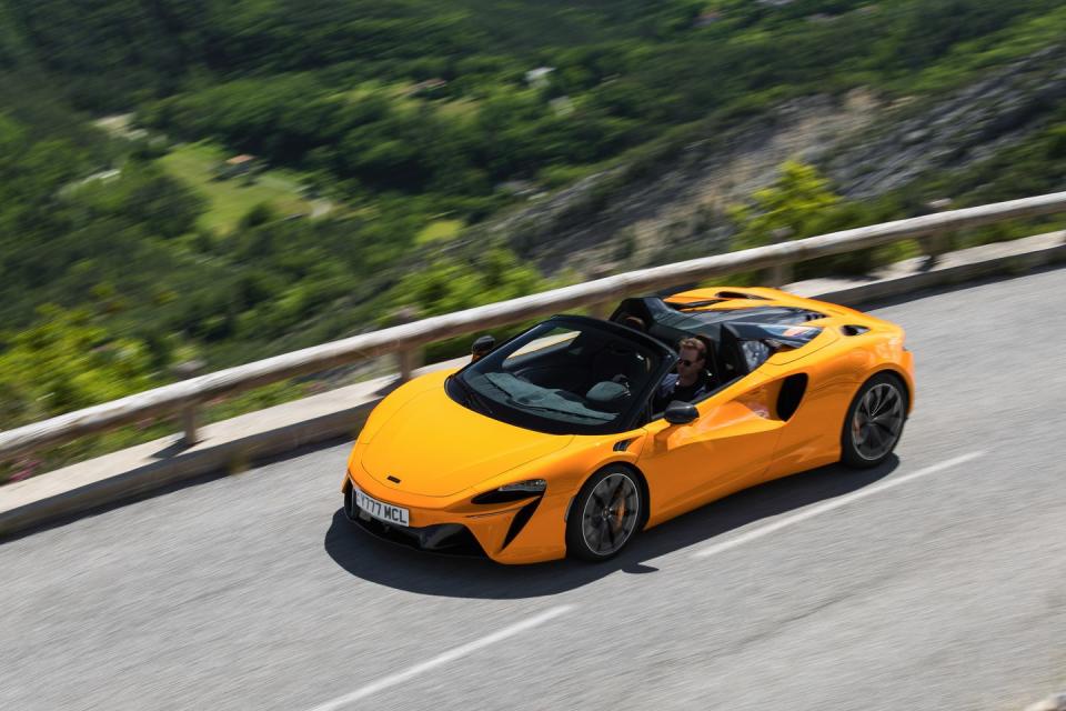 2025 mclaren artura spider