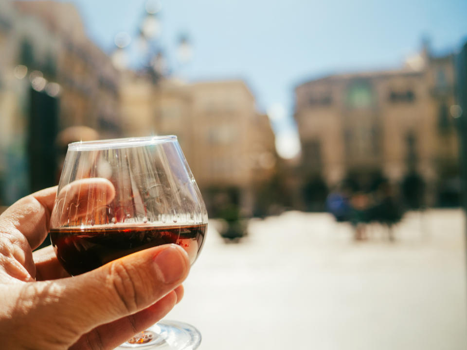 Un vaso de coñac, todo un clásico post-comidas. Foto: Getty Creative