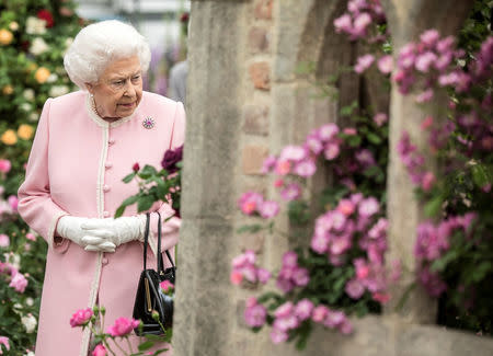 REFILE - CORRECTING BYLINE Britain's Queen Elizabeth attends the Chelsea Flower Show 2018 in London, Britain May 21, 2018. Richard Pohle/Pool via REUTERS