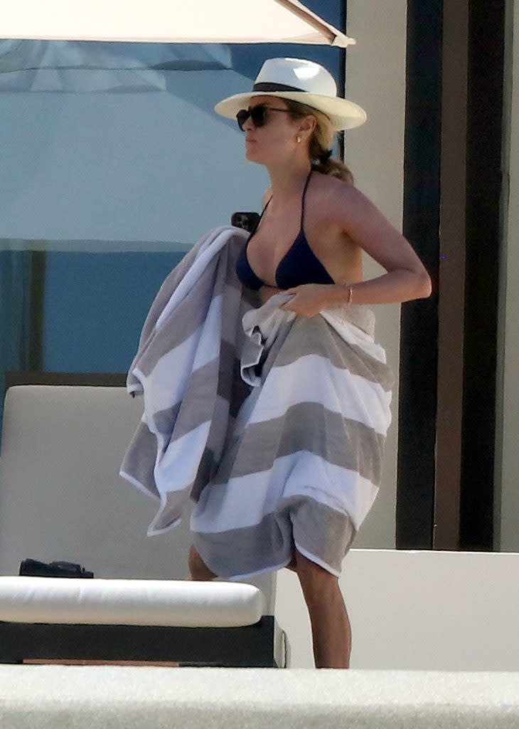 Kristin Cavallari arrives at the pool while vacationing in Los Cabos, Mexico. - Credit: Clasos.com.mx / SplashNews.com