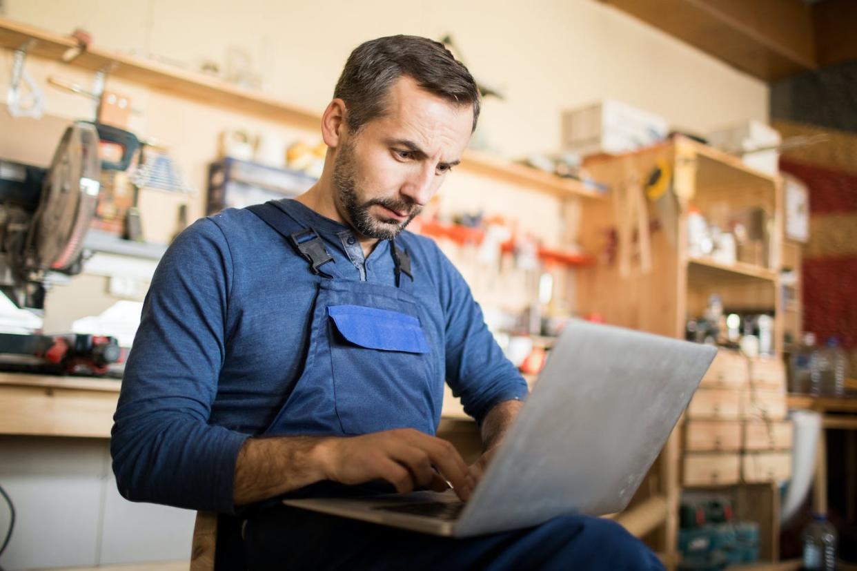 Passionnés par leur activité, artisans et artisanes sont souvent moins à l'aise avec des tâches élémentaires de gestion. Shutterstock