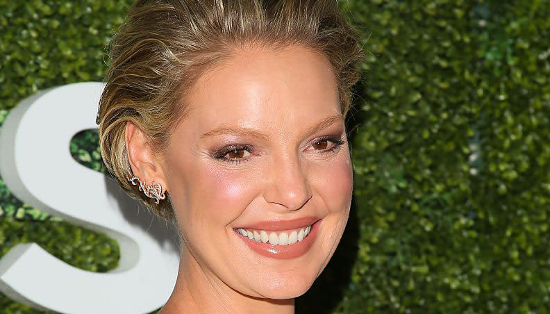 Katherine Heigl just nailed maternity chic in a gorgeous form-fitting cut out dress