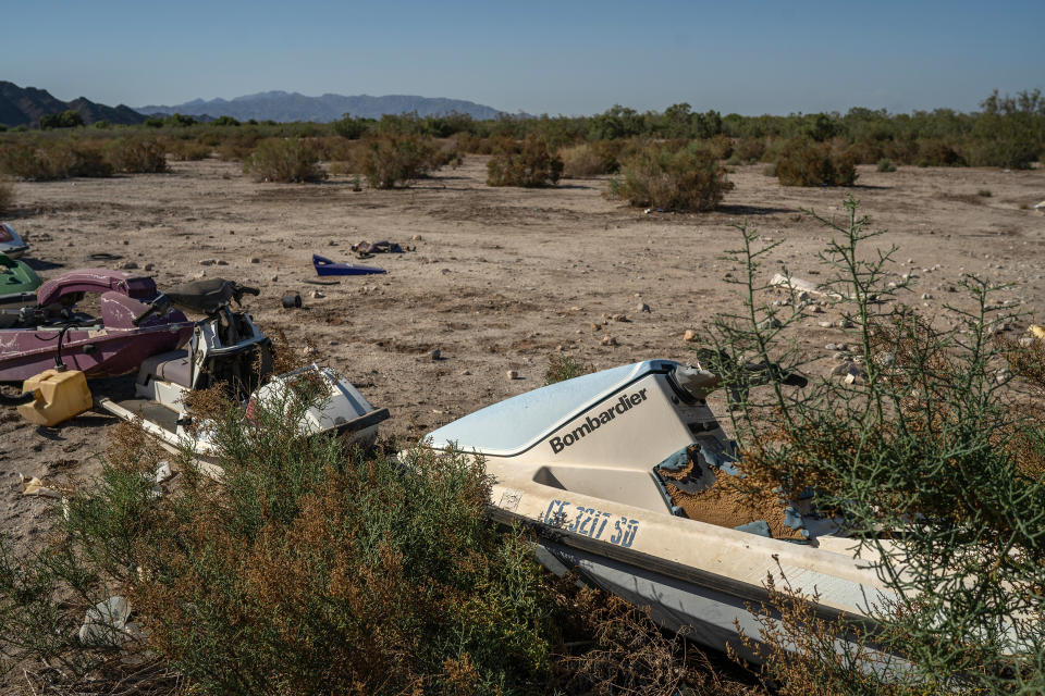 Image: Abandoned jet skis in a vacant lot in the Mexicali Valley, Baja California, in April 2021. (Alejandro Cegarra)