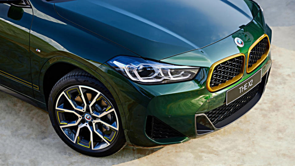 GoldPlay Edition以金屬綠車漆搭配金色細節。(圖片來源/ BMW)
