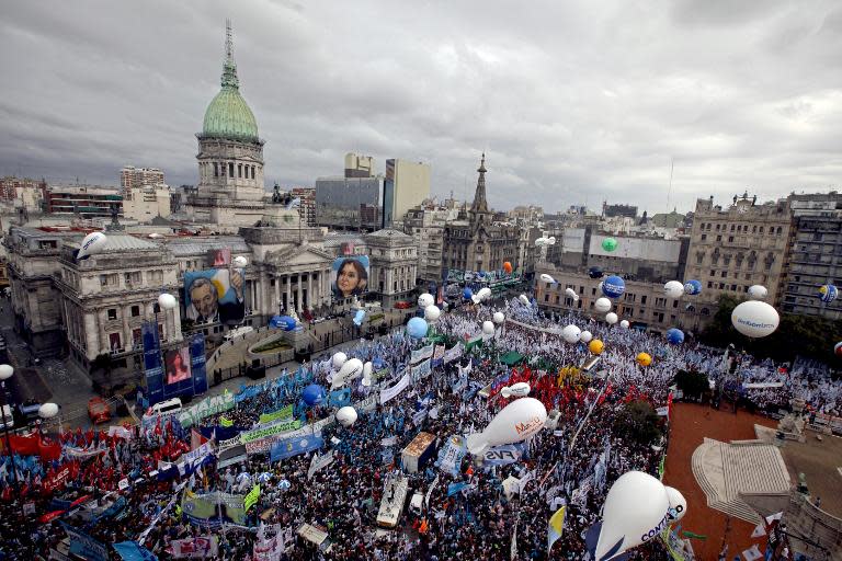 Supporters of Argentine President Cristina Kirchner gather in front of the Congress in Buenos Aires on March 1, 2015