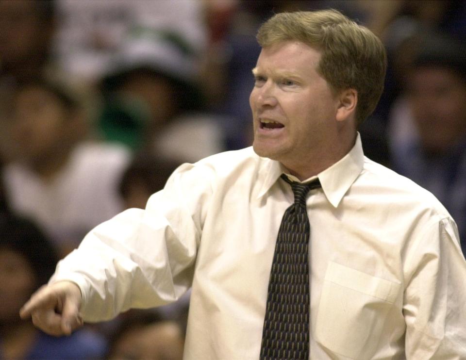 02/24/01 -- Coolidge Bears head coach Dave Glasgow at the 3a state championship game against Tuba City.