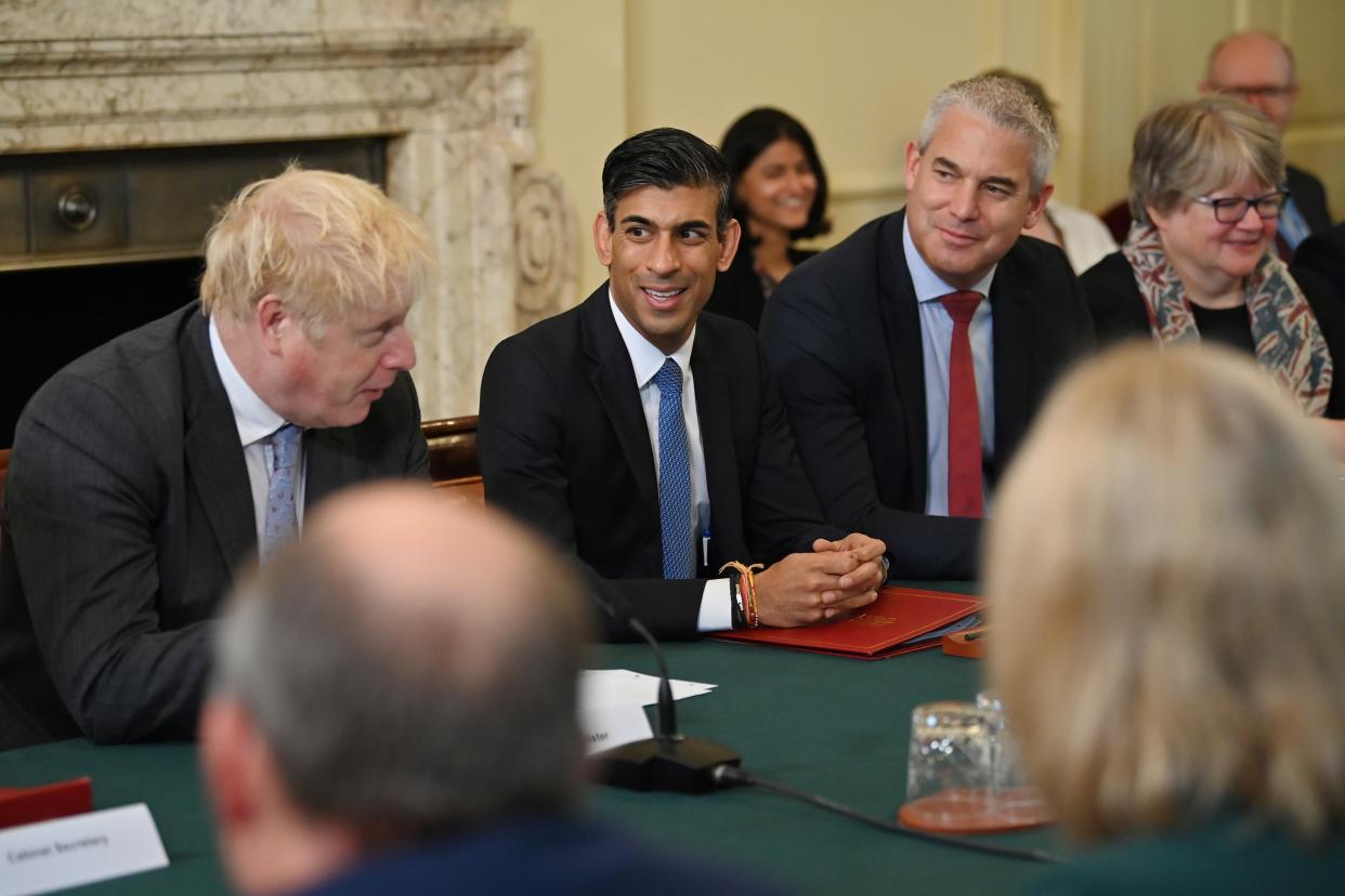 LONDON, ENGLAND - SEPTEMBER 17: (L-R) UK prime minister Boris Johnson, Britain's Chancellor of the Exchequer Rishi Sunak, Chancellor of the Duchy of Lancaster Stephen Barclay and Britain's Work and Pensions Secretary Therese Coffey attend the first post-reshuffle cabinet meeting in Downing Street, on September 17, 2021 in London, England. (Photo by Ben Stansall - WPA Pool/Getty Images)