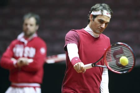 Roger Federer of Switzerland returns the ball during a Davis Cup tennis training session at the Pierre Mauroy stadium in Villeneuve d'Ascq, northern France, November 20, 2014. REUTERS/Pascal Rossignol