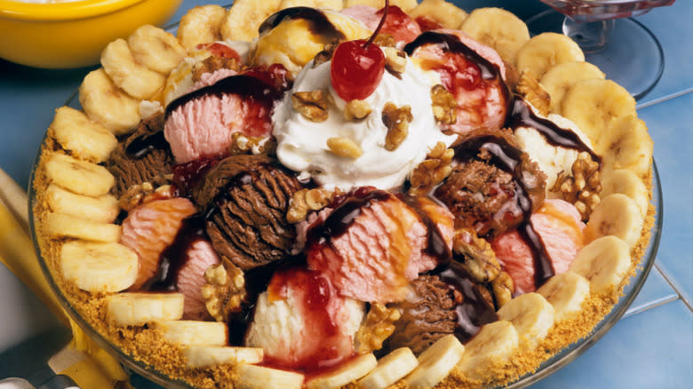 Ice cream pie with sliced bananas and cherries