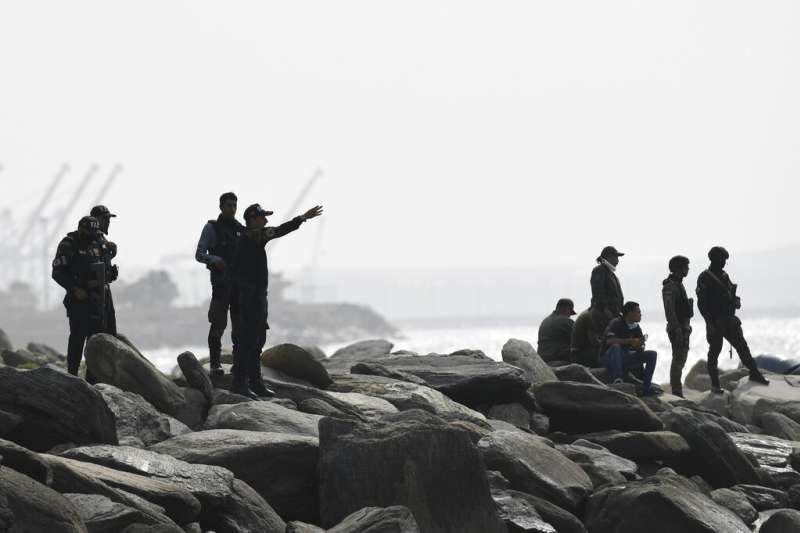 3日，委內瑞拉馬杜洛政府聲稱有200多人組成的「傭軍團」企圖從鄰國哥倫比亞搭乘快艇攻進委國。（AP）