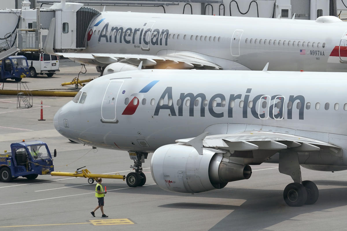 #Pilot union rejects American Airlines offer, seeks more pay