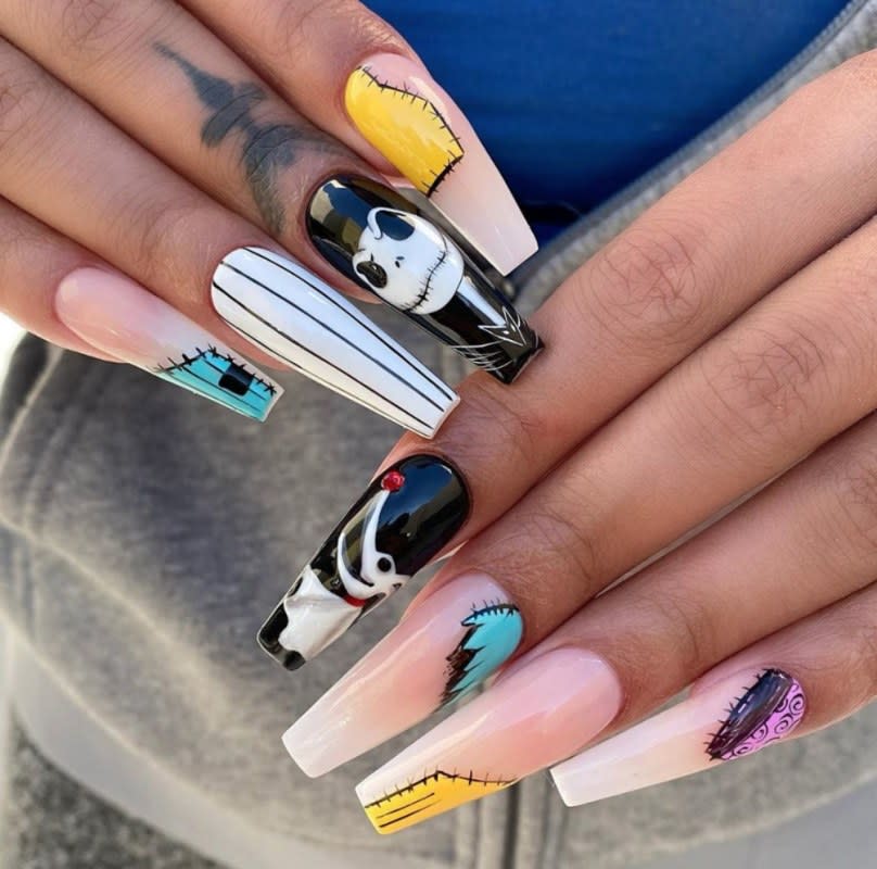 <p>@thalyanails</p><p>Going to great lengths, <a href="https://www.instagram.com/thalyanails/" rel="nofollow noopener" target="_blank" data-ylk="slk:@thalyanails;elm:context_link;itc:0;sec:content-canvas" class="link ">@thalyanails</a> has created a look Jack Skellington would be proud of!</p>