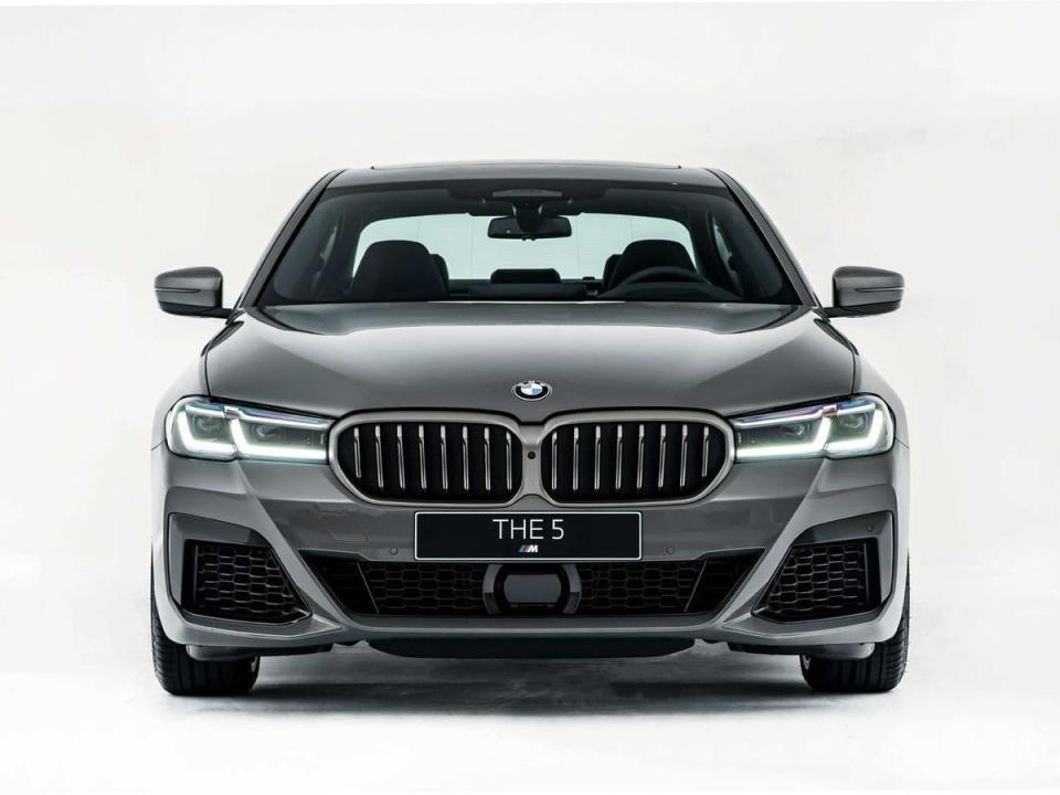 全新BMW M550i xDrive可榨出較前代車型多70匹的530匹最大馬力與750牛頓米最大扭力，3.8秒即可完成0-100kmh加速。