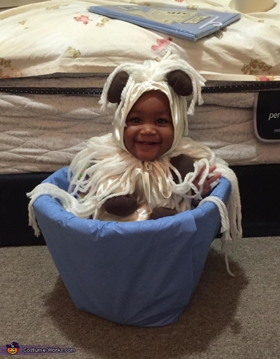 Via <a href="http://www.costume-works.com/costumes_for_babies/spaghetti-and-meatballs-baby.html" target="_blank">Costume Works</a>