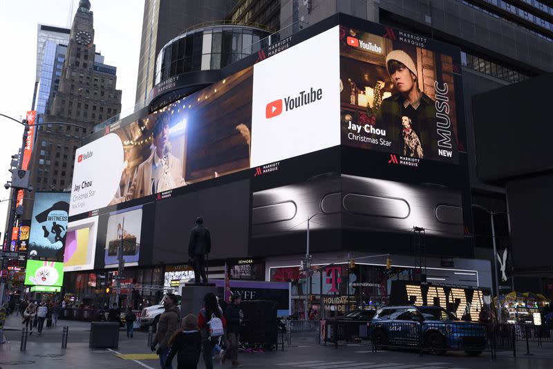 YouTube Music也為周杰倫在紐約時代廣場及洛杉磯露出MV於巨型戶外大螢幕上。（圖／杰威爾提供）