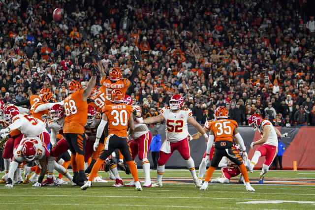 Chiefs squander control of AFC playoff race in Cincinnati