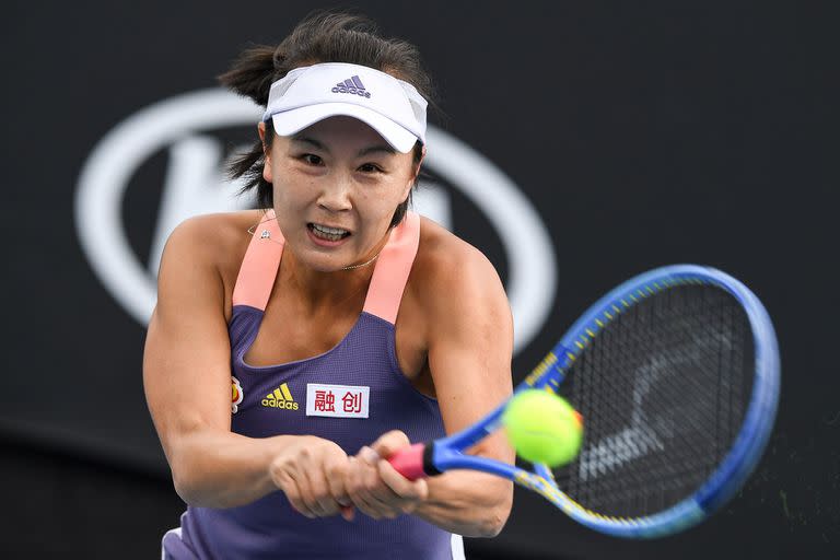 La WTA suspendió todos los torneos en China después de que la tenista Peng Shuai denunciara una agresión sexual por parte de un funcionario de ese país y la situación, lejos de quedar aclarada, se oscureció.