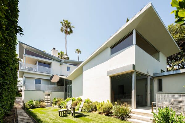 Architect Christopher Payne designed his personal residence with vaulted ceilings, verdant landscaping, and panoramic views of Downtown L.A.
