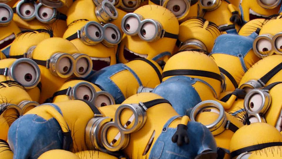 Fünf Jahre nach dem ersten "Minions"-Film kommt im Sommer der zweite Teil in die Kinos. Der quietschgelbe Animationsstreifen erzählt die Origin-Story der kleinen Helden. Wer also schon immer wissen wollte, woher die Minions kommen, ist hier im richtigen Film. Wer an Xanthophobie leidet, der Angst vor der Farbe Gelb, eher nicht.