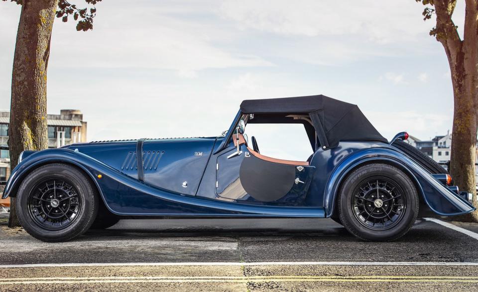 <p>Roof up. Gangster. There's basically no point in driving a Morgan this way.</p>