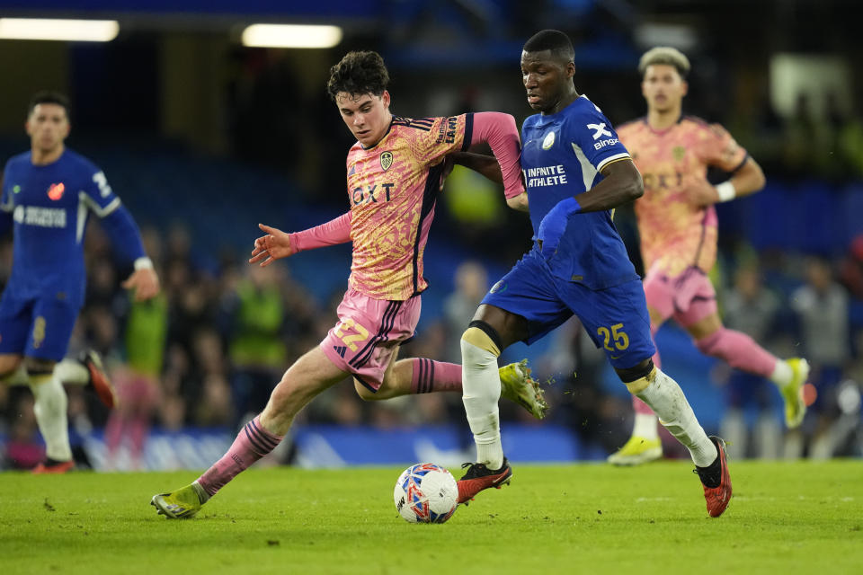 Chelsea's Moises Caicedo, right, challenges for the ball with Leeds United's Archie Gray during the English FA Cup fifth round soccer match between Chelsea and Leeds United at Stamford Bridge stadium in London, Wednesday, Feb. 28, 2024. (AP Photo/Kirsty Wigglesworth)