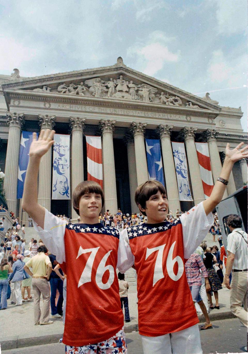 <p>Two boys wave in front of a crowd celebrating the nation’s bicentennial in front of the National Archive in Washington, D.C., July 4, 1976. (Photo: AP) </p>