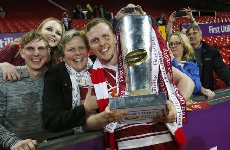 Rugby League Britain - Warrington Wolves v Wigan Warriors - First Utility Super League Grand Final - Old Trafford, Manchester - 8/10/16 Dan Sarginson of Wigan Warriors celebrates with the trophy after winning the super league grand final Action Images via Reuters / Ed Sykes Livepic EDITORIAL USE ONLY.