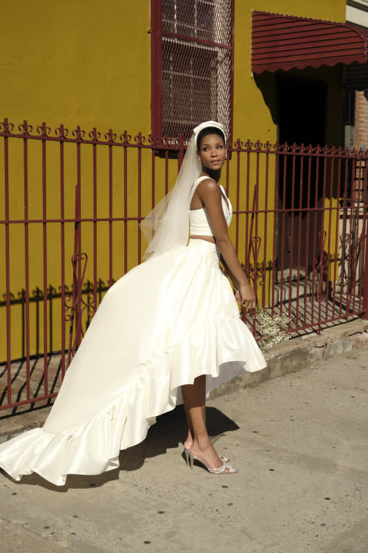 Photography Theme: Green Wedding Dress, Bra, Bubble Sleeve, Light