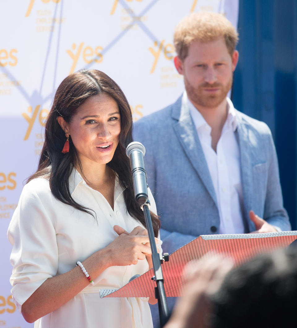 JOHANNESBURG, SOUTH AFRICA - OCTOBER 02: Prince Harrye, Duke of Sussex and Meghan, Duchess of Sussex visit the Tembisa Township to learn about Youth Employment Services on October 02, 2019 in Tembisa, South Africa.  (Photo by Samir Hussein/WireImage)