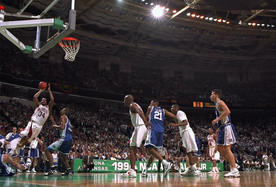 College Basketball: NCAA Finals: Arkansas Corliss Williamson (34) in action vs Duke at Charlotte Coliseum. Charlotte, NC 4/4/1994 CREDIT: John W. McDonough (Photo by John W. McDonough /Sports Illustrated via Getty Images) (Set Number: X45932 )