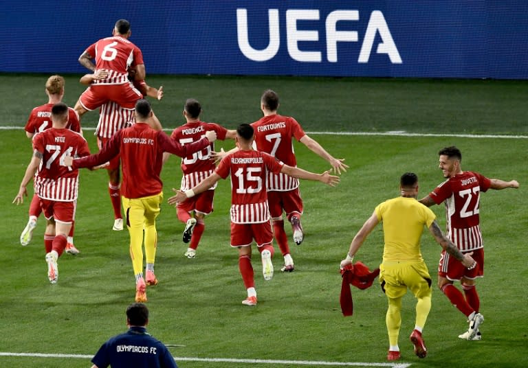 Olympiakos' players celebrate after winning the UEFA Europa Conference League final (Theophile BLOUDANIS)