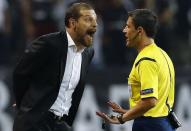 Besiktas' coach Slaven Bilic (L) argues with referee Milorad Mazic of Serbia during the first leg of their Champions League qualifying soccer match against Arsenal at Ataturk Olympic stadium in Istanbul August 19, 2014. REUTERS/Murad Sezer