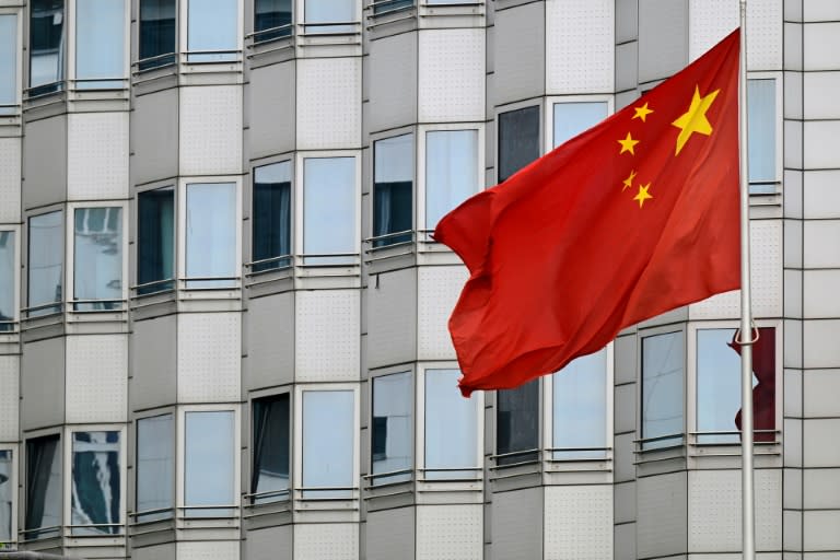 Le drapeau chinois devant l'ambassade de Chine à Berlin, le 22 avril 2024 (JOHN MACDOUGALL)