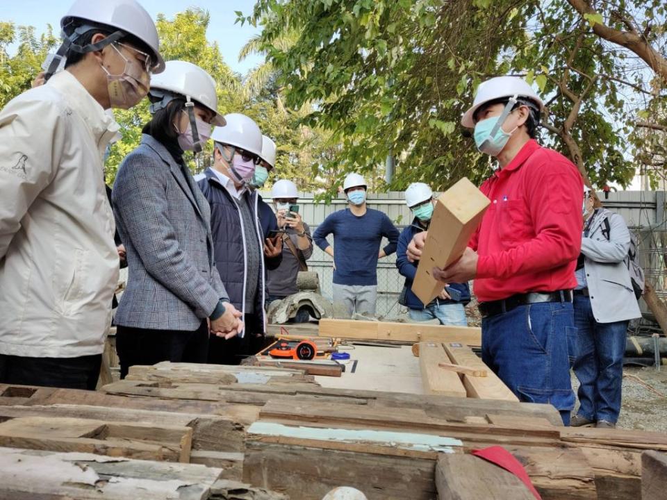 歷史建築斗南國小日式宿舍修復及再利用工程工地展。（記者陳正芬攝）