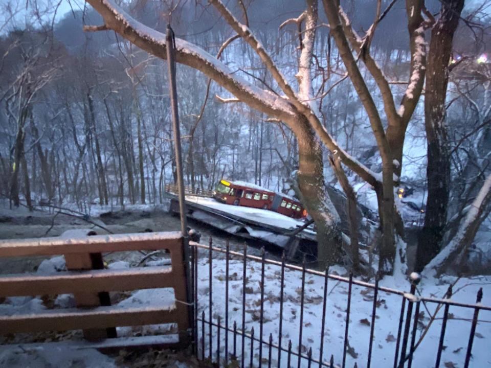 Bridge-Collapse-Pittsburgh (ASSOCIATED PRESS)