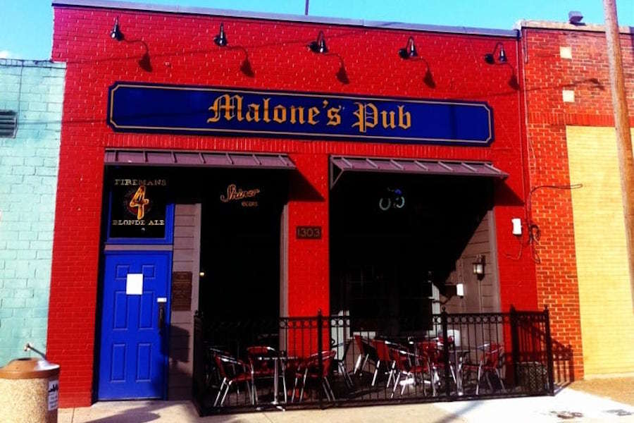 <b>Photo: Jesse D./<a href="https://www.yelp.com/biz_photos/malones-pub-fort-worth?utm_campaign=26a89d58-708c-4ba7-88a0-09028be220f0%2C94eda893-cff1-46e7-b946-ea06e15b7f6f&utm_medium=81024472-a80c-4266-a0e5-a3bf8775daa7" rel="nofollow noopener" target="_blank" data-ylk="slk:Yelp;elm:context_link;itc:0;sec:content-canvas" class="link ">Yelp</a></b>