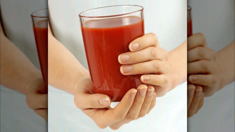 vegetable juice in glass