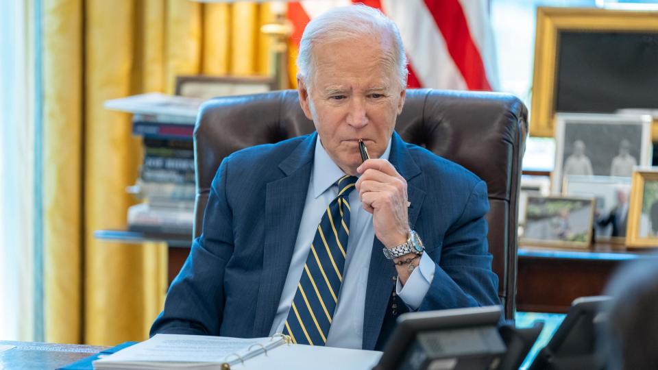 Joe Biden dialoga con el primer ministro israelí Benjamin Netanyahu. 