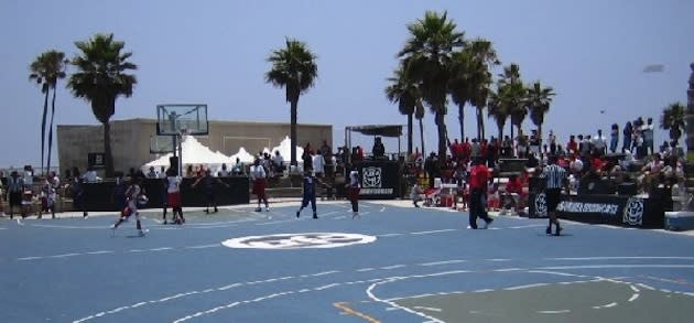 The Venice Beach basketball courts, which will feature a sanctioned game — Hoopedia.NBA.com