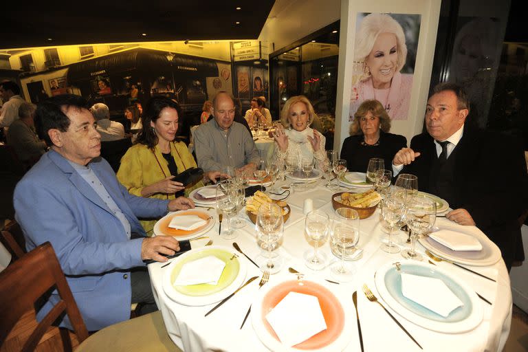 Este sábado, a 55 años de aquella emblemática transmisión, la diva se reunió con algunos amigos para festejar el aniversario.