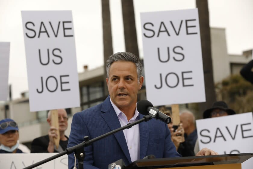 LOS ANGELES, CA - JUNE 07: Los Angeles Mayoral candidate Joe Buscaino held a press conference on the Venice Boardwalk to announce his plans for a Safer Los Angeles to address the homelessness crisis in the city of LA. Venice Boardwalk on Monday, June 7, 2021 in Los Angeles, CA. (Al Seib / Los Angeles Times).