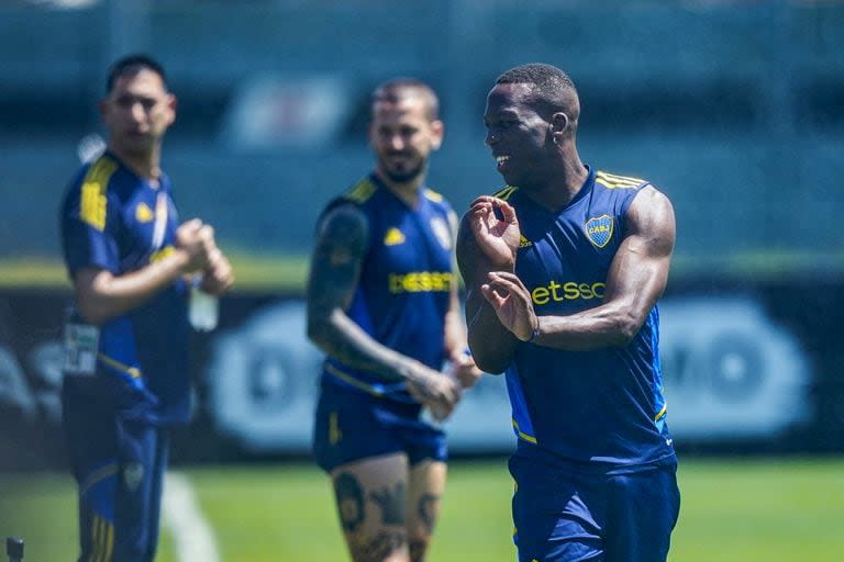 Advíncula ya ganó cuatro títulos con Boca