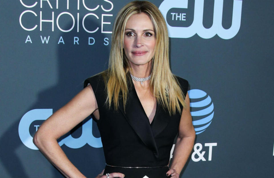 Julia Roberts says George Clooney saved her from despair while they were working together. credit:Bang Showbiz