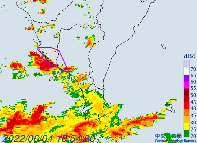 氣象局對高雄市和屏東縣發布大雷雨即時訊息。（圖／中央氣象局）