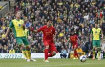 Liverpool's Luis Suarez (2nd L) shoots and scores his goal against Norwich City during their English Premier League soccer match at Carrow Road in Norwich April 20, 2014. REUTERS/Stefan Wermuth