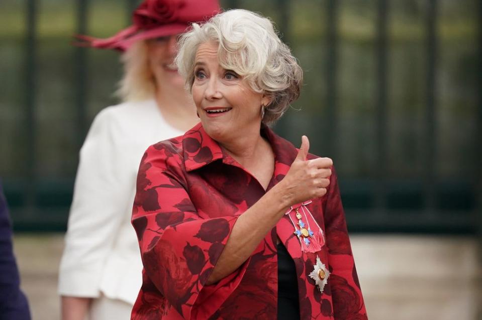 Dame Emma Thompson gives photographers a thumbs up as she arrives at Westminster Abbey